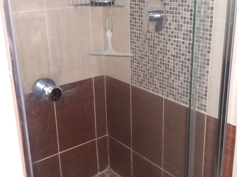 2 bedroom townhouse to rent in Winchester Hills - Photo 8