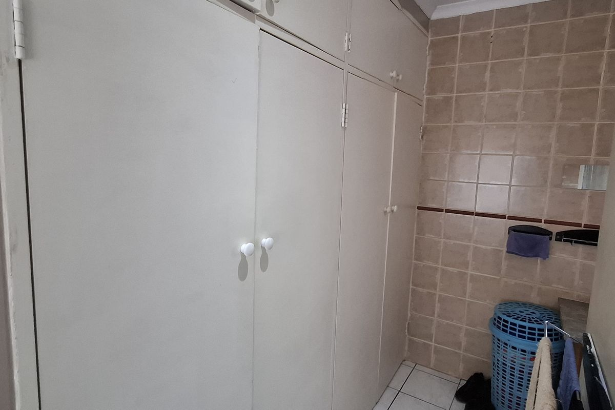 Spacious private duplex townhouse - Photo 3