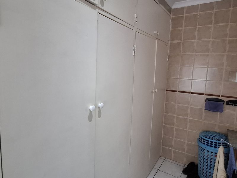 Spacious private duplex townhouse - Photo 3