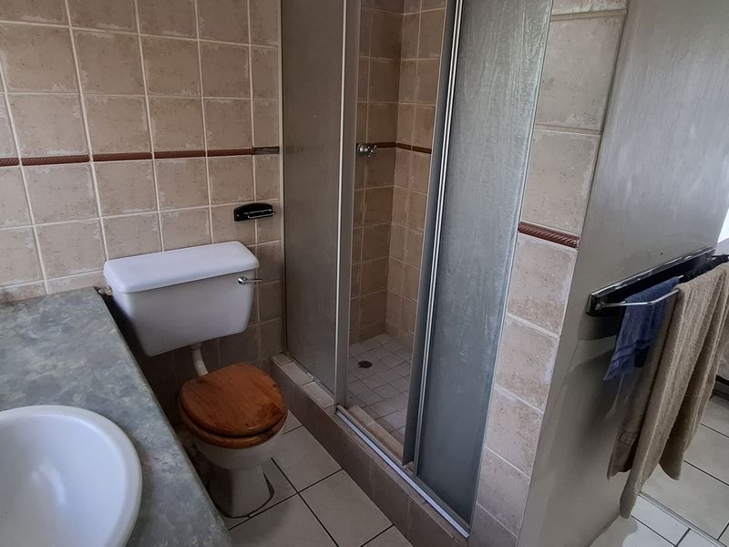 Spacious private duplex townhouse - Photo 4