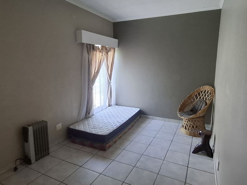 Spacious private duplex townhouse - Photo 9