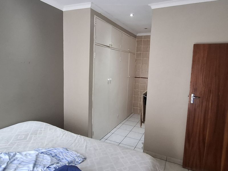 Spacious private duplex townhouse - Photo 2