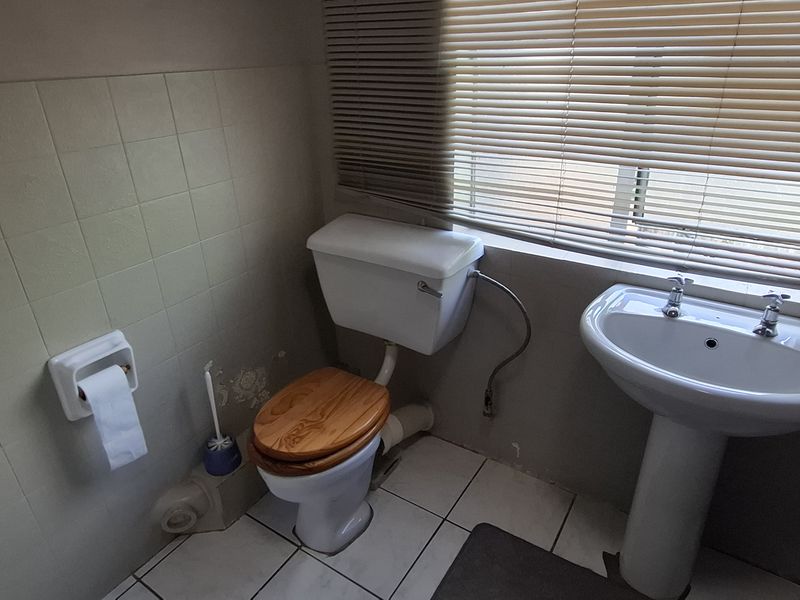 Spacious private duplex townhouse - Photo 6