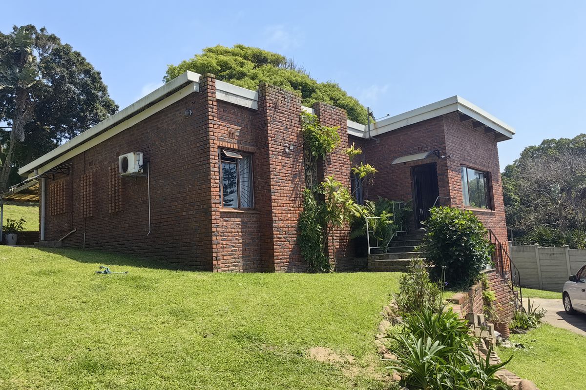 Charming Family Home on Generous Plot with Garden Cottage and Endless Possibilities - Photo 2