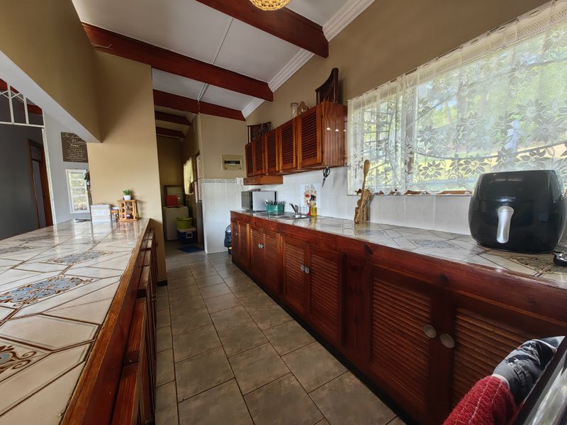 Charming Family Home on Generous Plot with Garden Cottage and Endless Possibilities - Photo 10