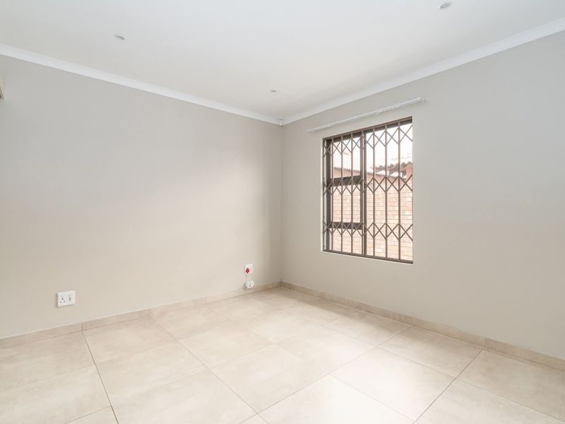 Modern 2-Bedroom Home for Sale Near Charlie One Gate – Secunda - Photo 10