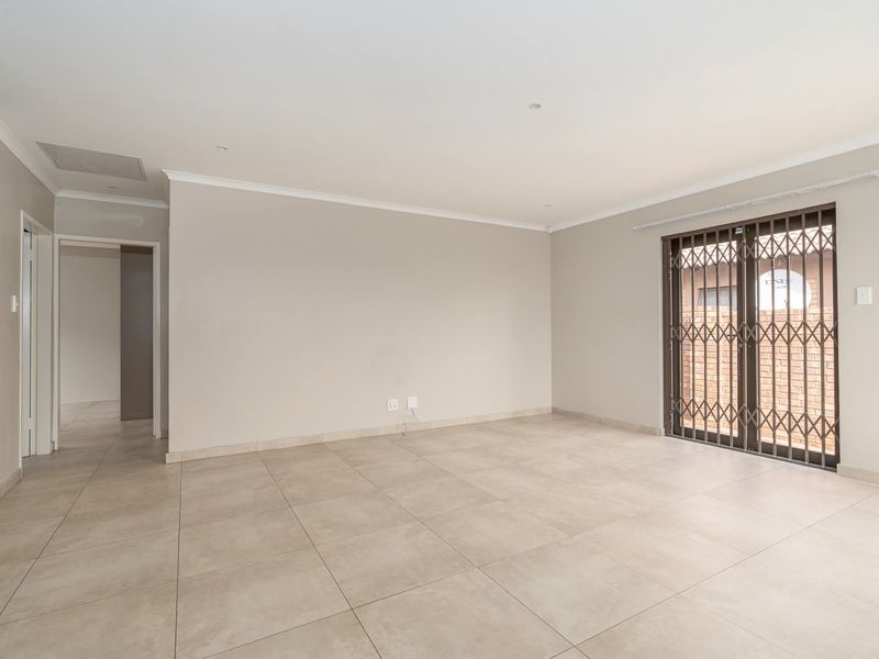 Modern 2-Bedroom Home for Sale Near Charlie One Gate – Secunda - Photo 3