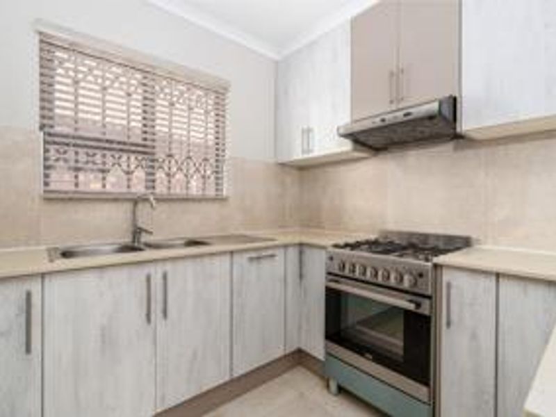 Modern 2-Bedroom Home for Sale Near Charlie One Gate – Secunda - Photo 4