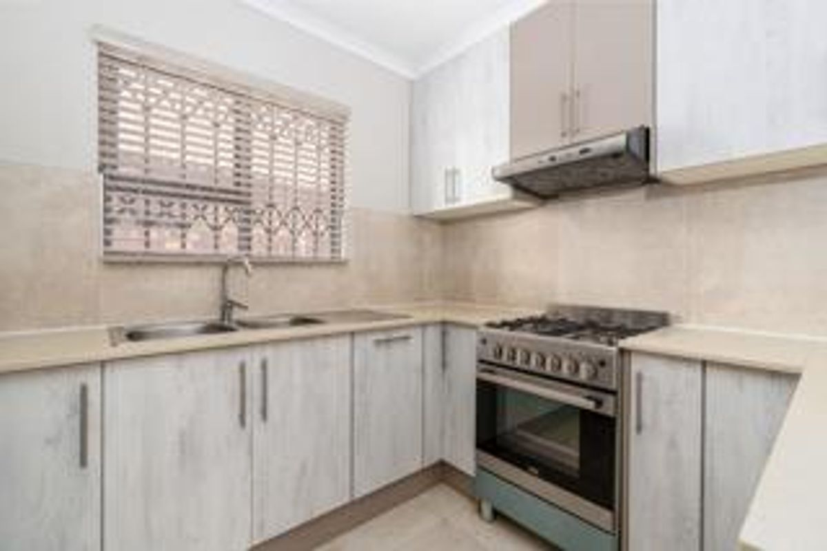 Modern 2-Bedroom Home for Sale Near Charlie One Gate – Secunda - Photo 4