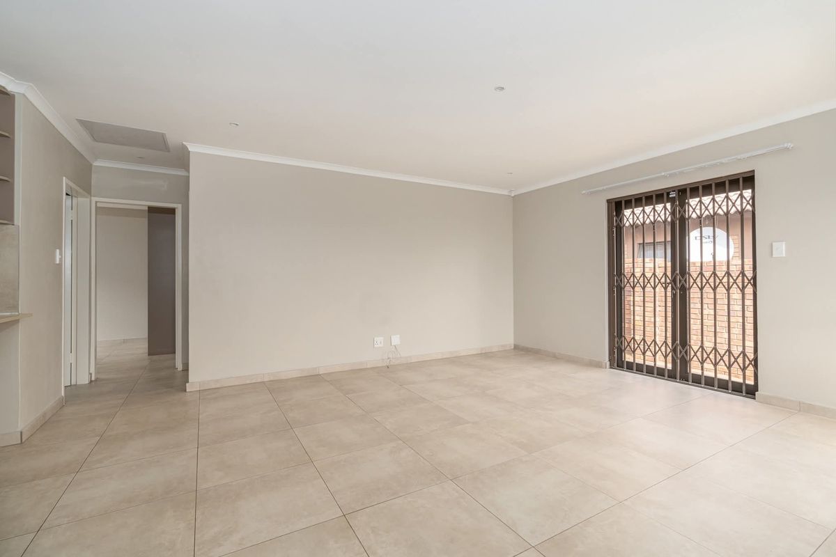 Modern 2-Bedroom Home for Sale Near Charlie One Gate – Secunda - Photo 3