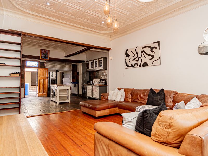 Contemporary Family Home with Style and Space in Upper Kensington - Photo 7
