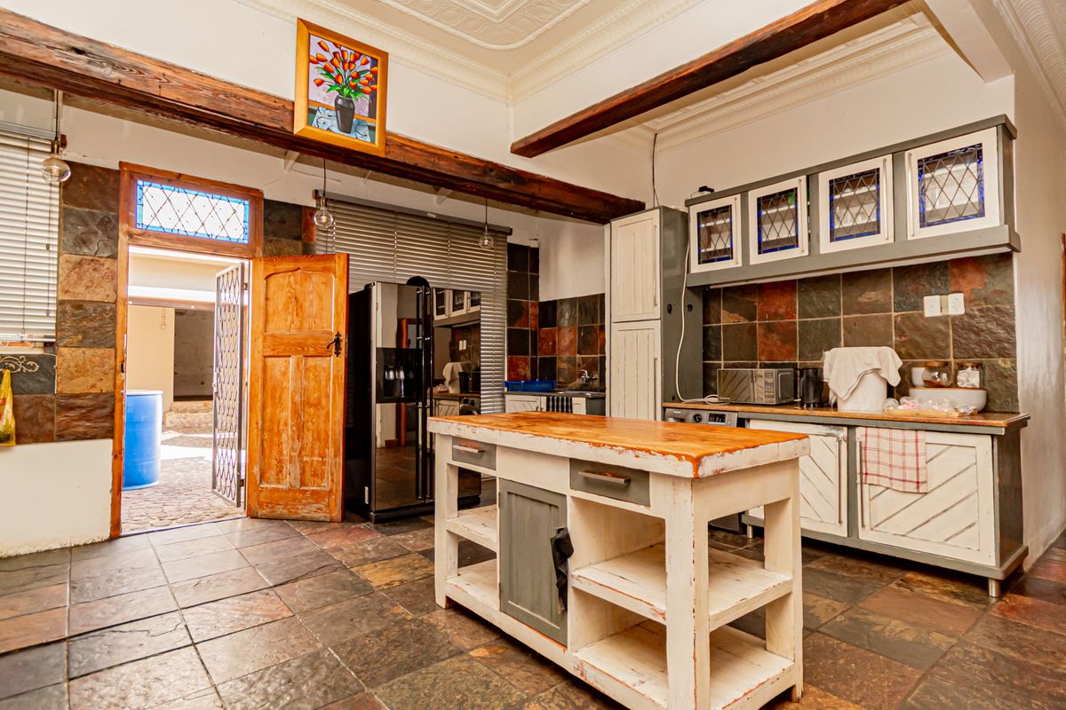 Contemporary Family Home with Style and Space in Upper Kensington - Photo 4