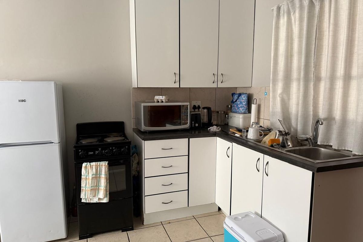 A safe and securebachelo - Photo 3