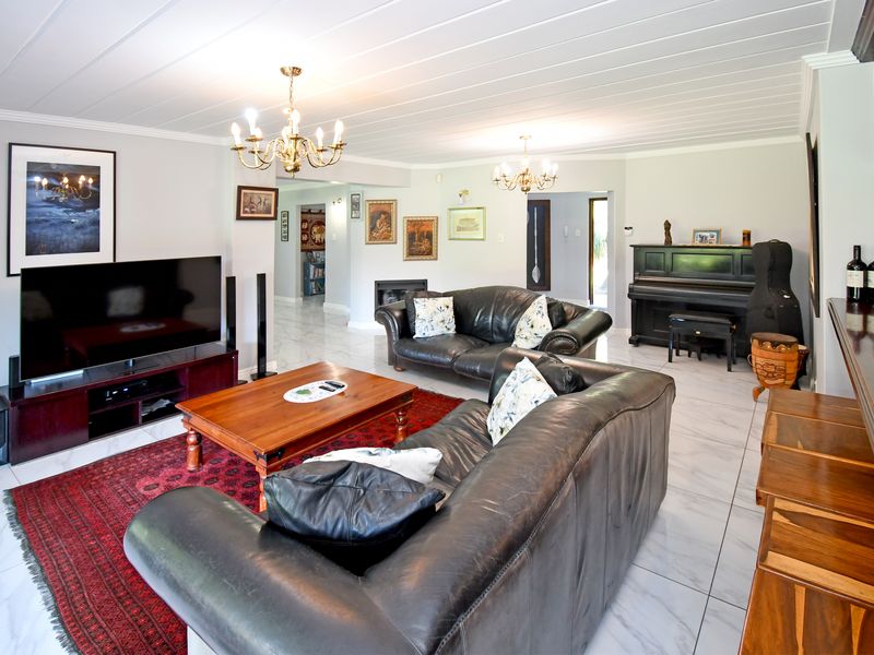 Beaulieu Gem: Lovely Home with Cottage and Spectacular Garden - Photo 10