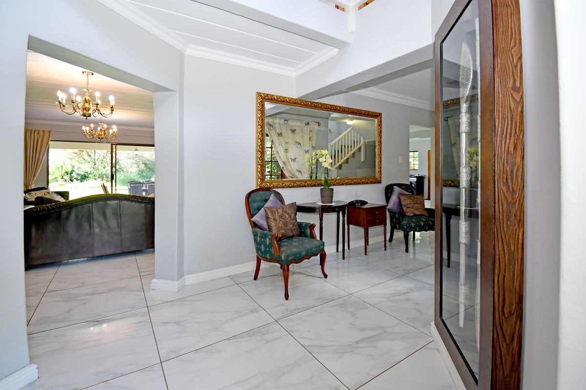 Beaulieu Gem: Lovely Home with Cottage and Spectacular Garden - Photo 3