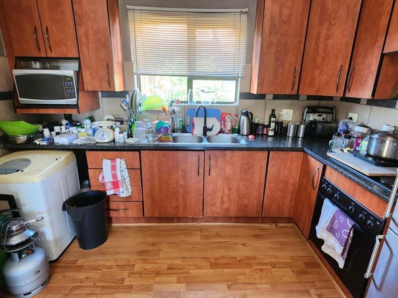 Modern 3-Bedroom Townhouse with Solar Power - Photo 5