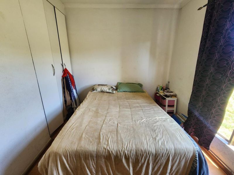 Modern 3-Bedroom Townhouse with Solar Power - Photo 8