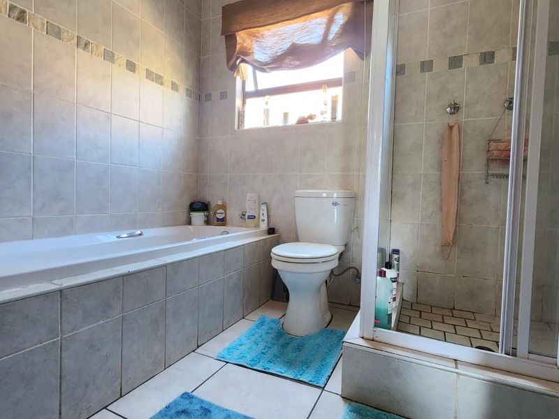 Modern 3-Bedroom Townhouse with Solar Power - Photo 7