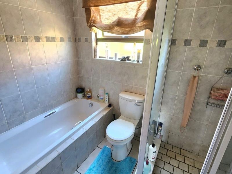 Modern 3-Bedroom Townhouse with Solar Power - Photo 6