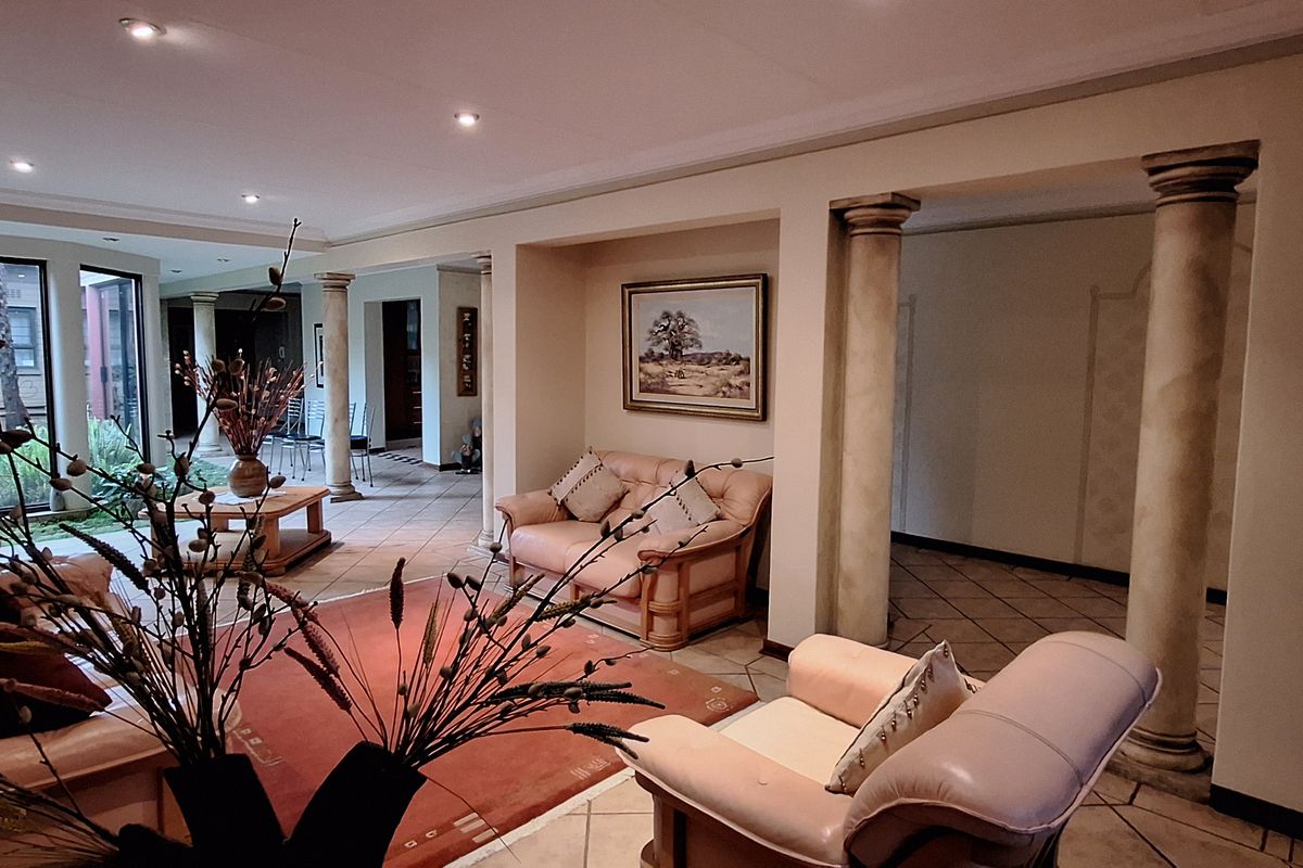 BEAUTIFUL 4-BEDROOM FAMILY HOME FOR SALE IN SW5,VANDERBIJLPARK!! - Photo 4