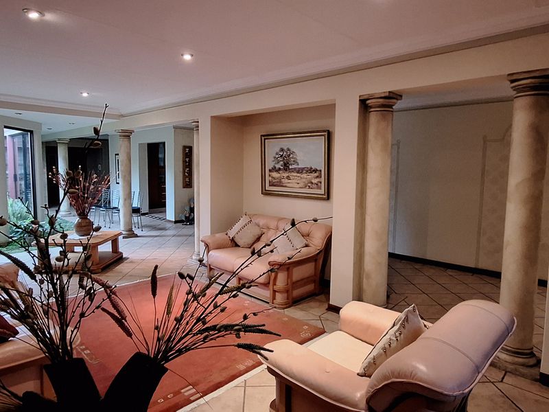 BEAUTIFUL 4-BEDROOM FAMILY HOME FOR SALE IN SW5,VANDERBIJLPARK!! - Photo 4