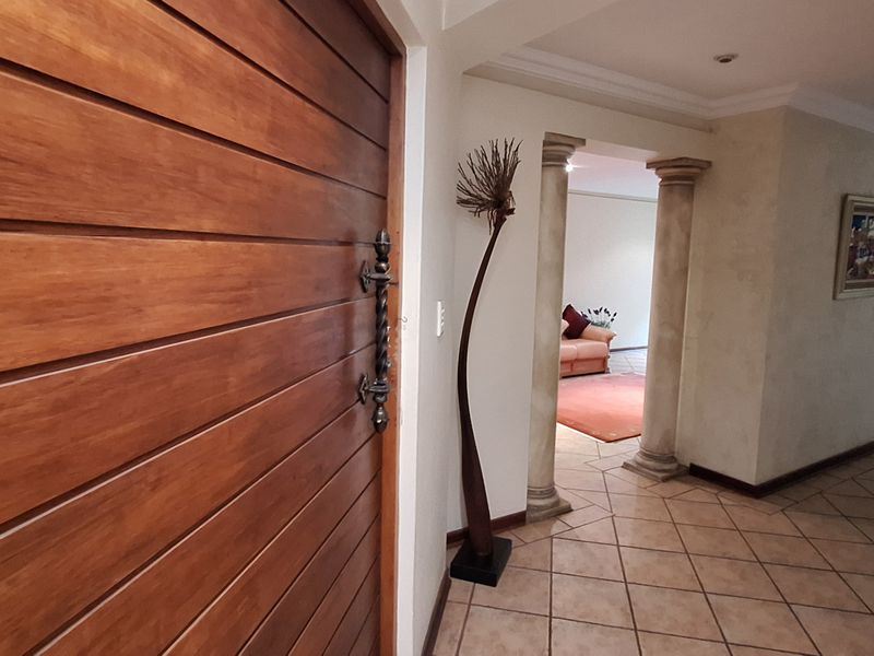 BEAUTIFUL 4-BEDROOM FAMILY HOME FOR SALE IN SW5,VANDERBIJLPARK!! - Photo 2