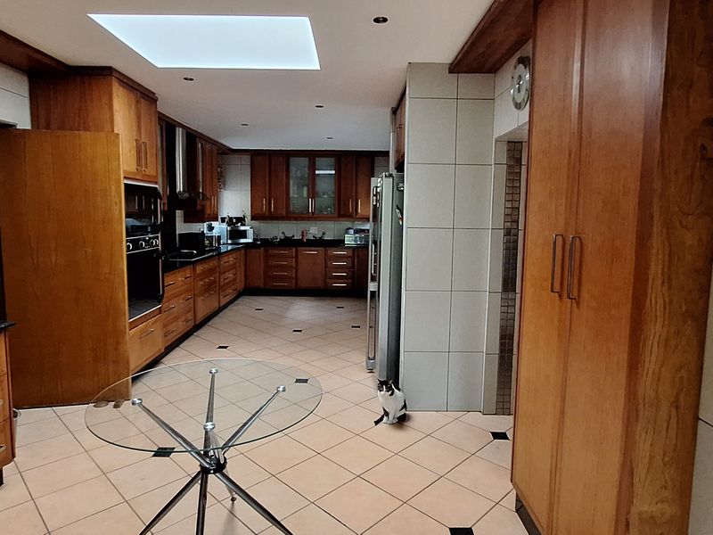 BEAUTIFUL 4-BEDROOM FAMILY HOME FOR SALE IN SW5,VANDERBIJLPARK!! - Photo 10