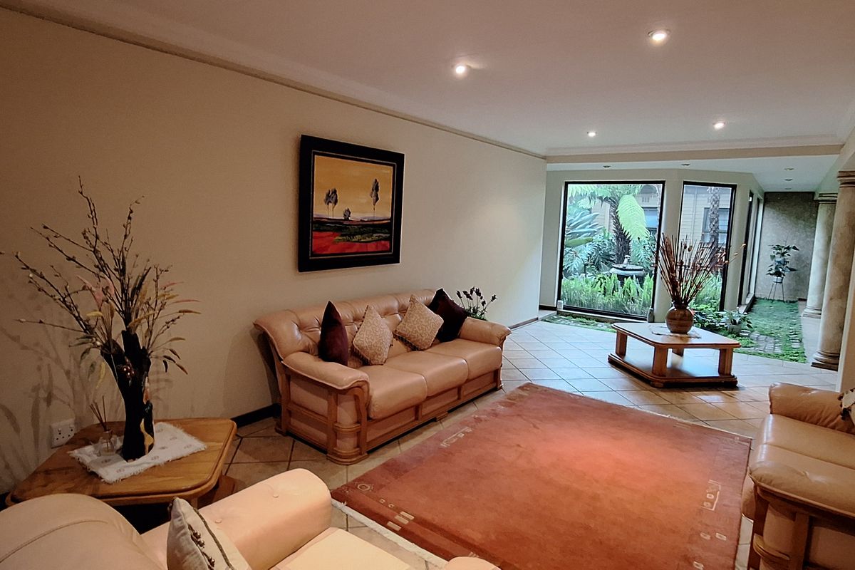 BEAUTIFUL 4-BEDROOM FAMILY HOME FOR SALE IN SW5,VANDERBIJLPARK!! - Photo 3