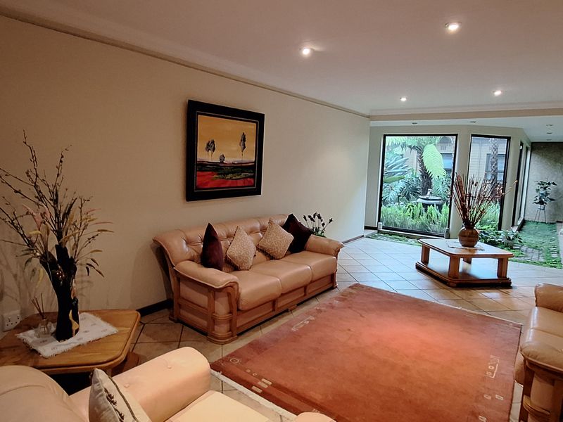 BEAUTIFUL 4-BEDROOM FAMILY HOME FOR SALE IN SW5,VANDERBIJLPARK!! - Photo 3