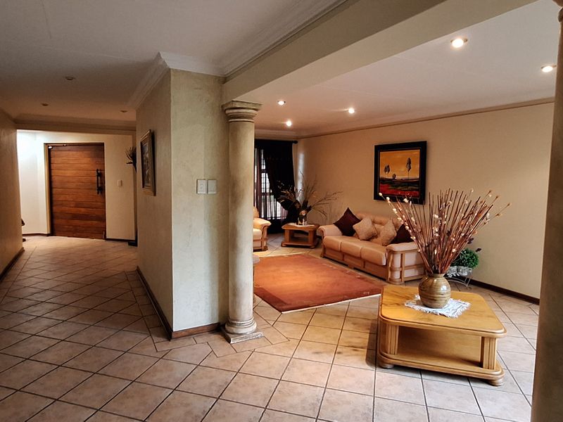 BEAUTIFUL 4-BEDROOM FAMILY HOME FOR SALE IN SW5,VANDERBIJLPARK!! - Photo 6