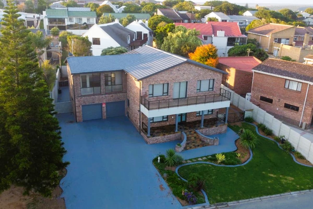 Immaculate Family Home with Braai Room and Modern Features - Photo 2