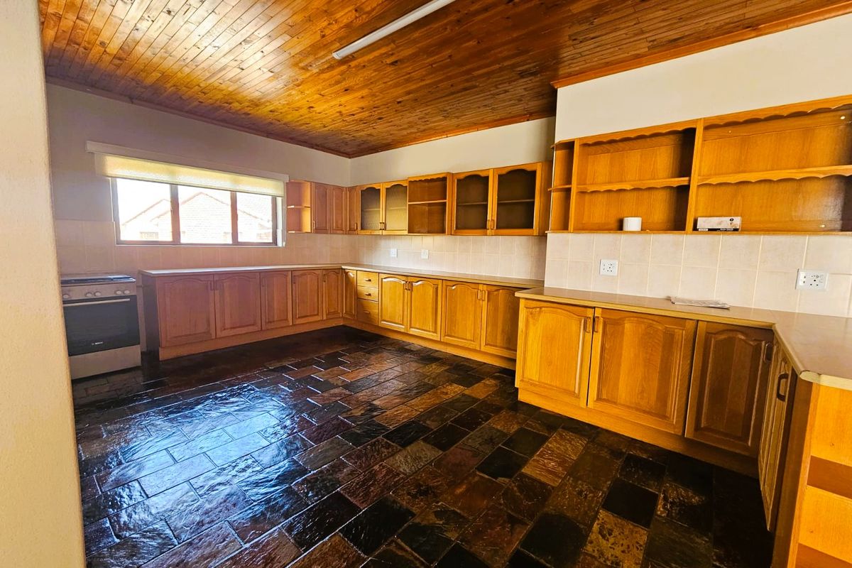 Immaculate Family Home with Braai Room and Modern Features - Photo 5