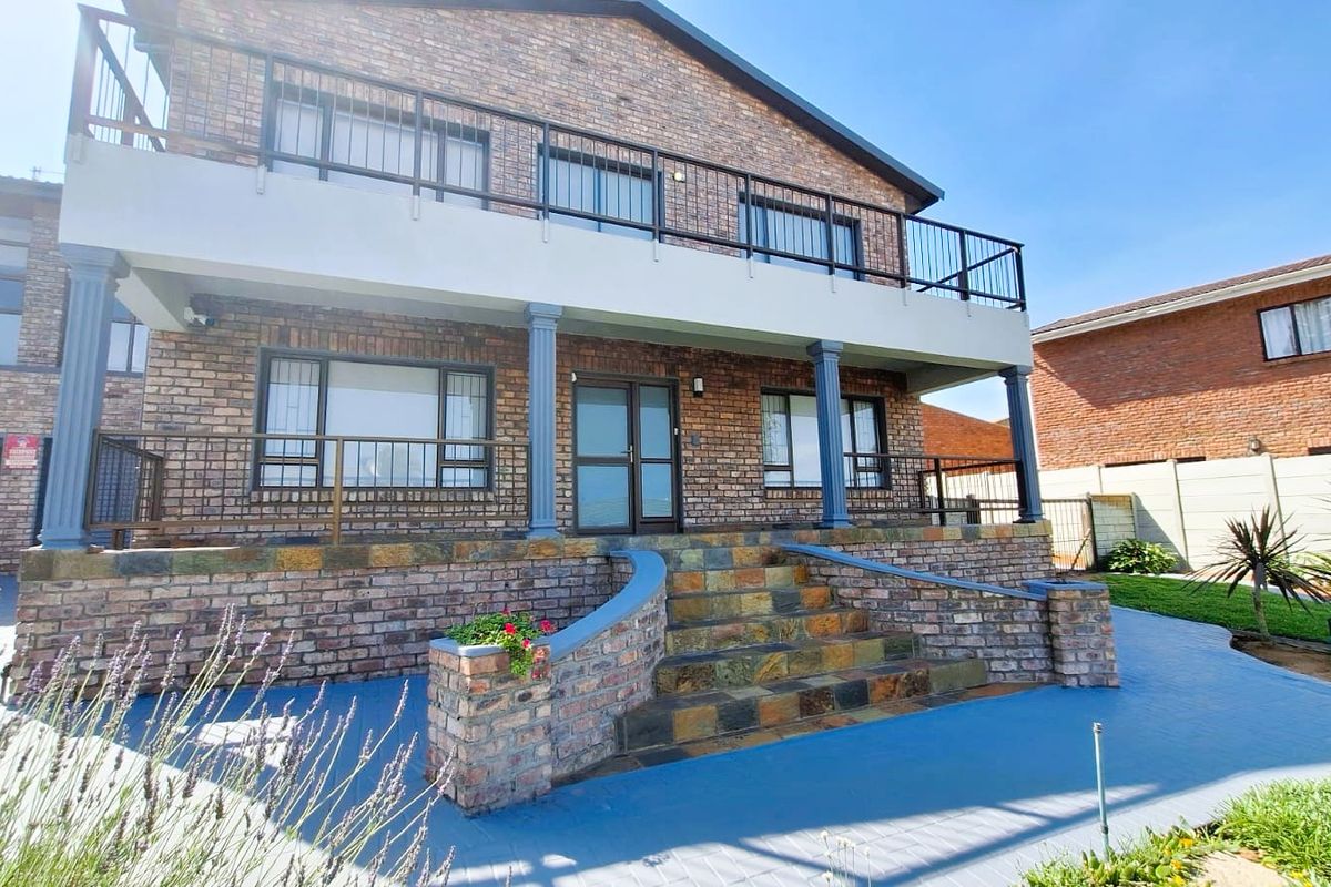 Immaculate Family Home with Braai Room and Modern Features - Photo 3