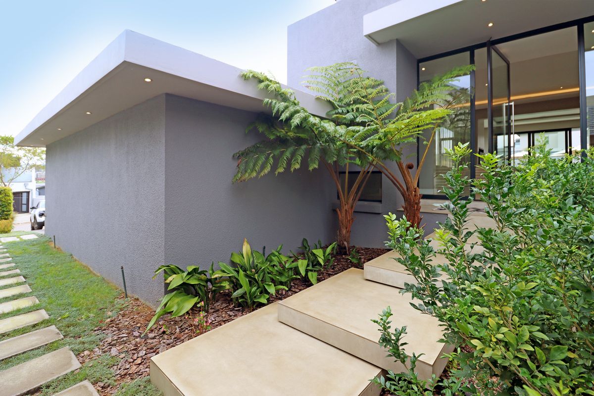 LUXURIOUS 5 BEDROOM, 5,5 BATHROOM FAMILY & ENTERTAINES HOME !! - Photo 3