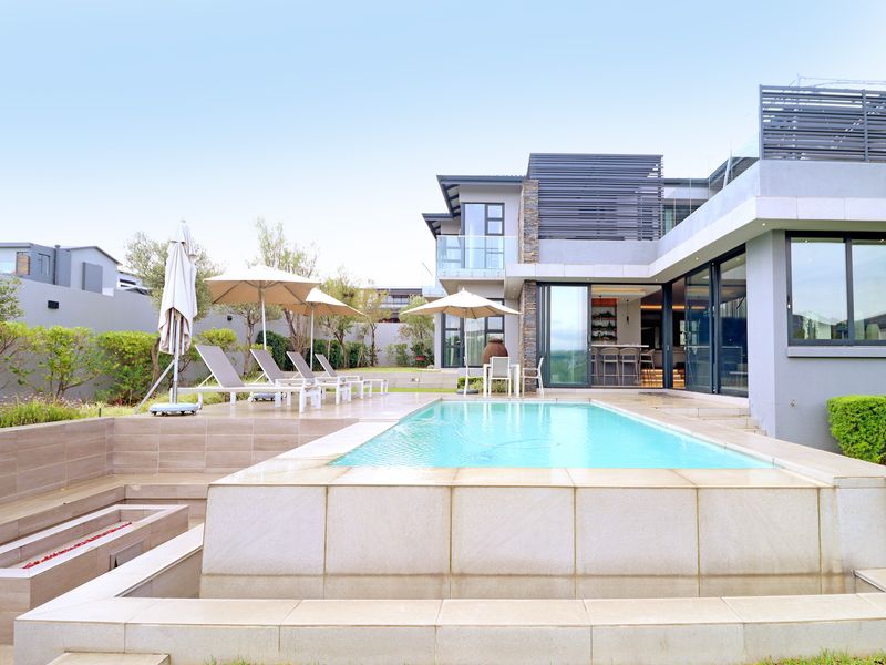 LUXURIOUS 5 BEDROOM, 5,5 BATHROOM FAMILY & ENTERTAINES HOME !! - Photo 2