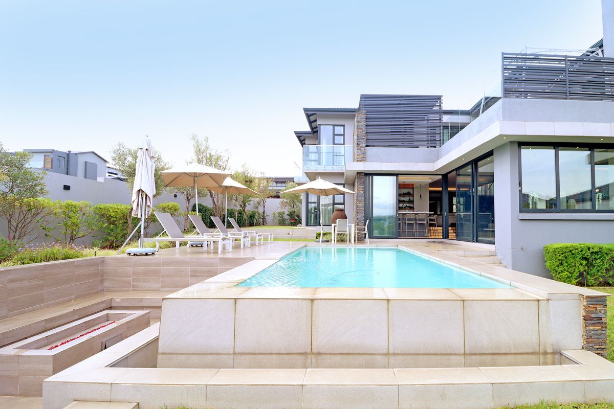 LUXURIOUS 5 BEDROOM, 5,5 BATHROOM FAMILY & ENTERTAINES HOME !! - Photo 2