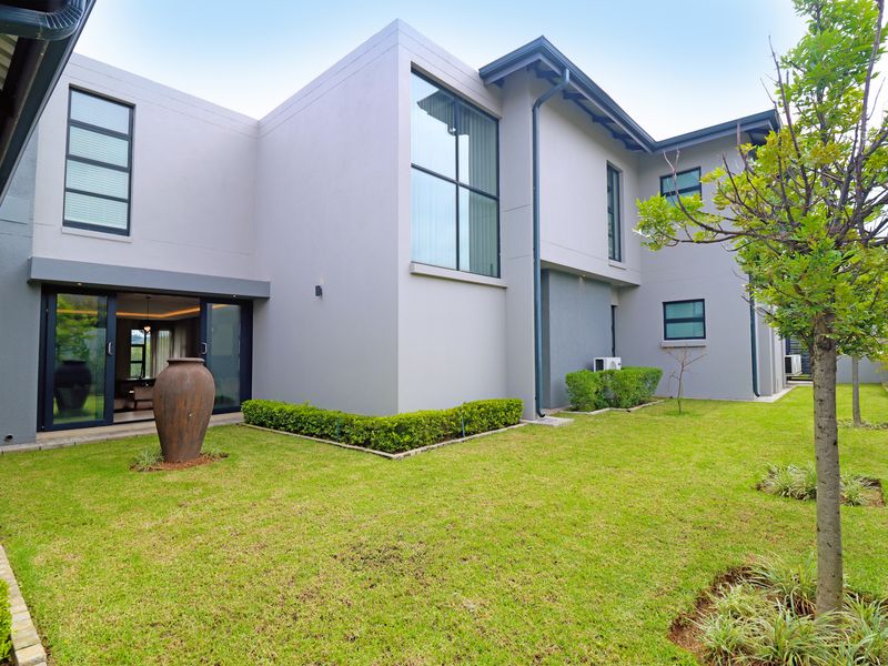 LUXURIOUS 5 BEDROOM, 5,5 BATHROOM FAMILY & ENTERTAINES HOME !! - Photo 10
