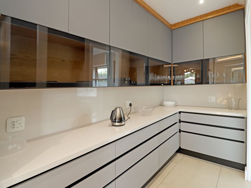 LUXURIOUS 5 BEDROOM, 5,5 BATHROOM FAMILY & ENTERTAINES HOME !! - Photo 8