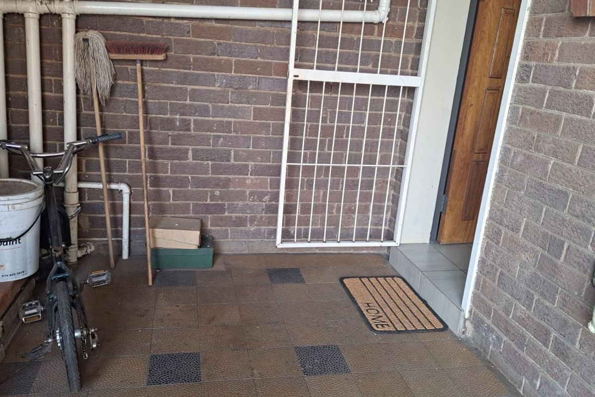 2-Bedroom Flat for Sale - Photo 5