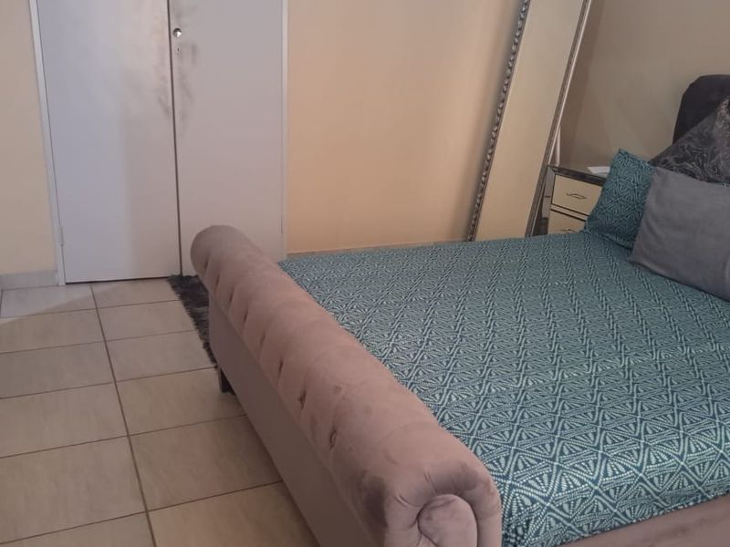 2-Bedroom Flat for Sale - Photo 10