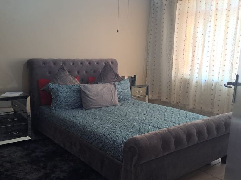 2-Bedroom Flat for Sale - Photo 6