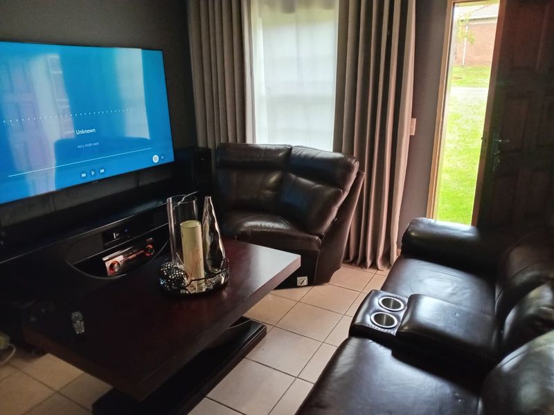 Modern 3-Bedroom Townhouse for Sale in Thatch Hill Estate - Photo 7