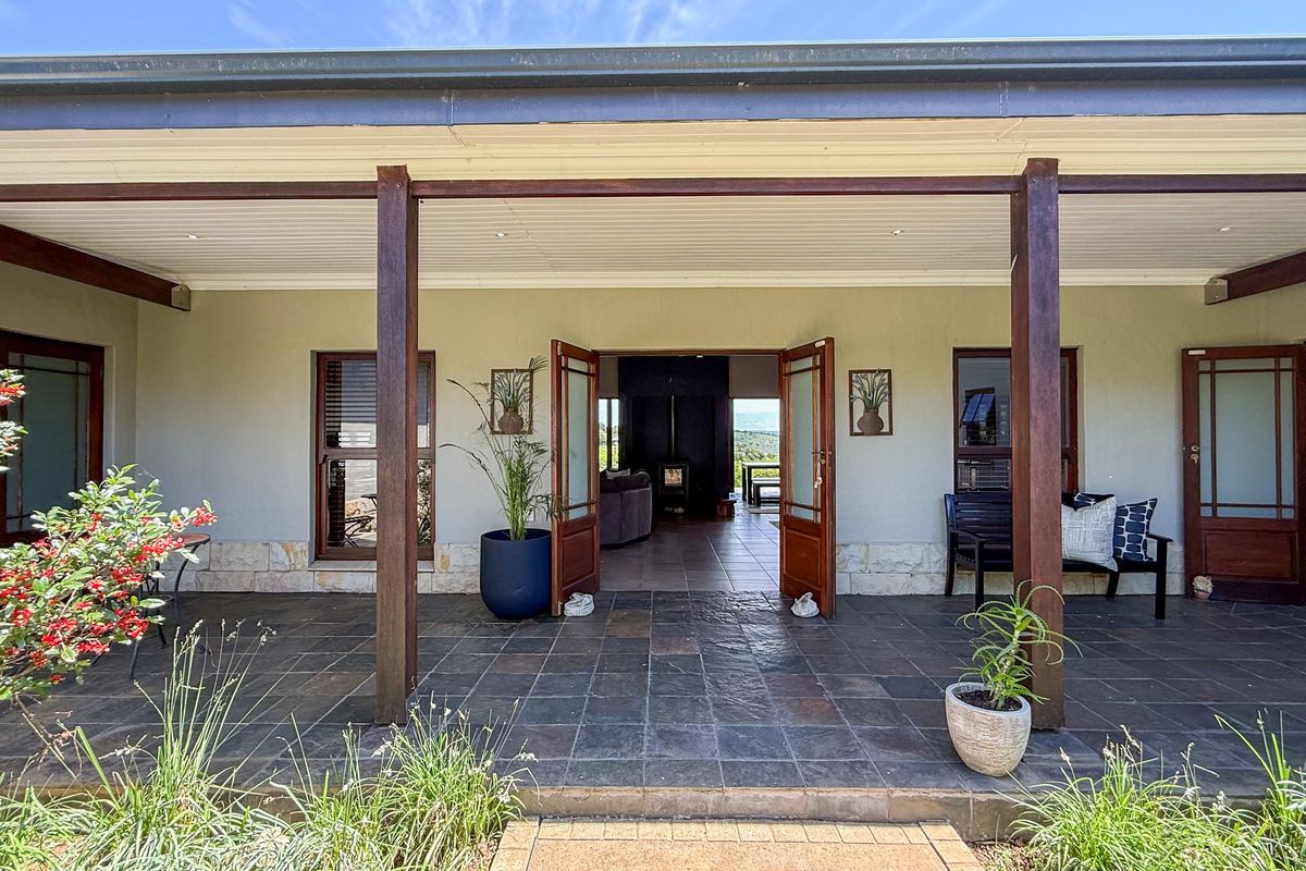 Luxury Eco-Estate Living with Flatlet, Solar & Exceptional Views - Photo 4