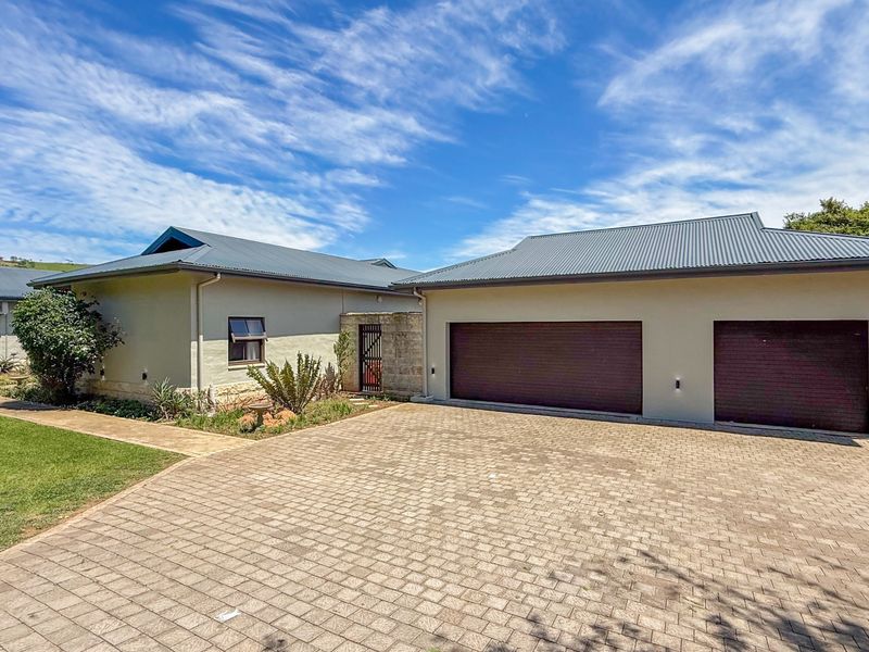 Luxury Eco-Estate Living with Flatlet, Solar & Exceptional Views - Photo 2