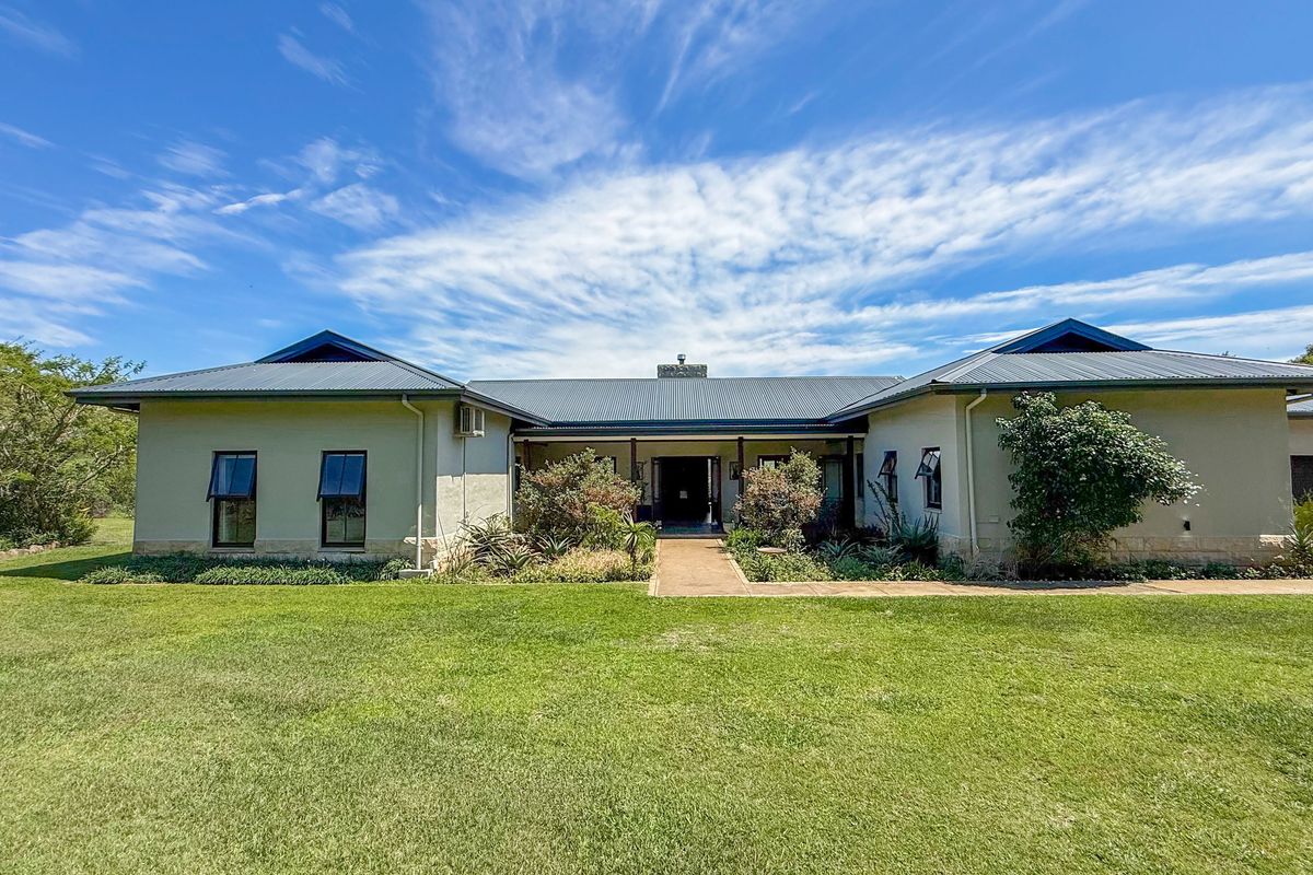 Luxury Eco-Estate Living with Flatlet, Solar & Exceptional Views - Photo 3