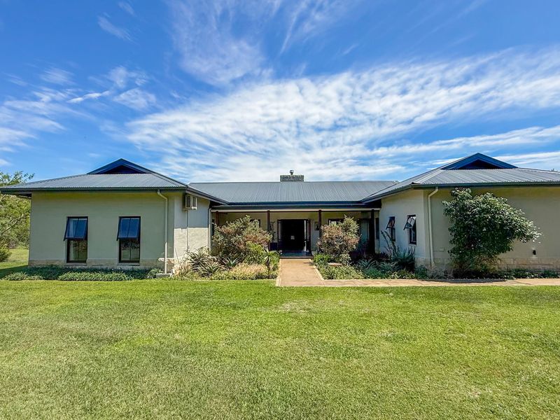 Luxury Eco-Estate Living with Flatlet, Solar & Exceptional Views - Photo 3