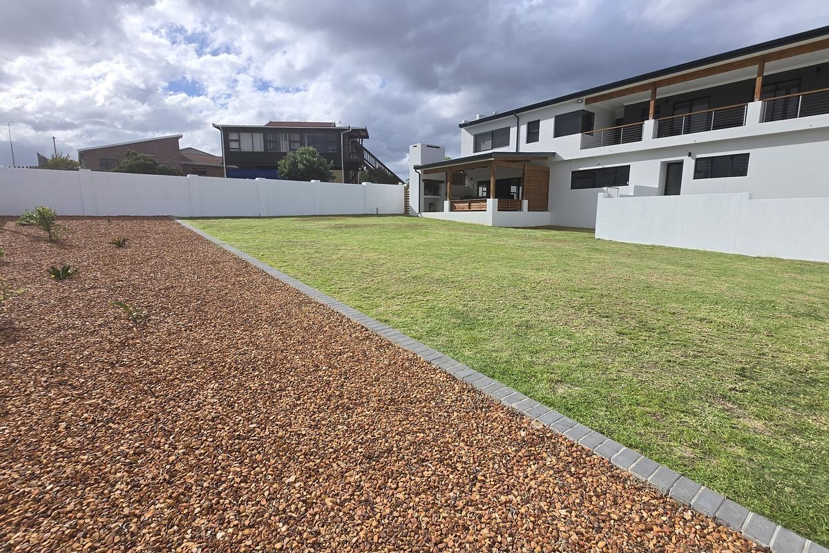 New Listing - Photo 2