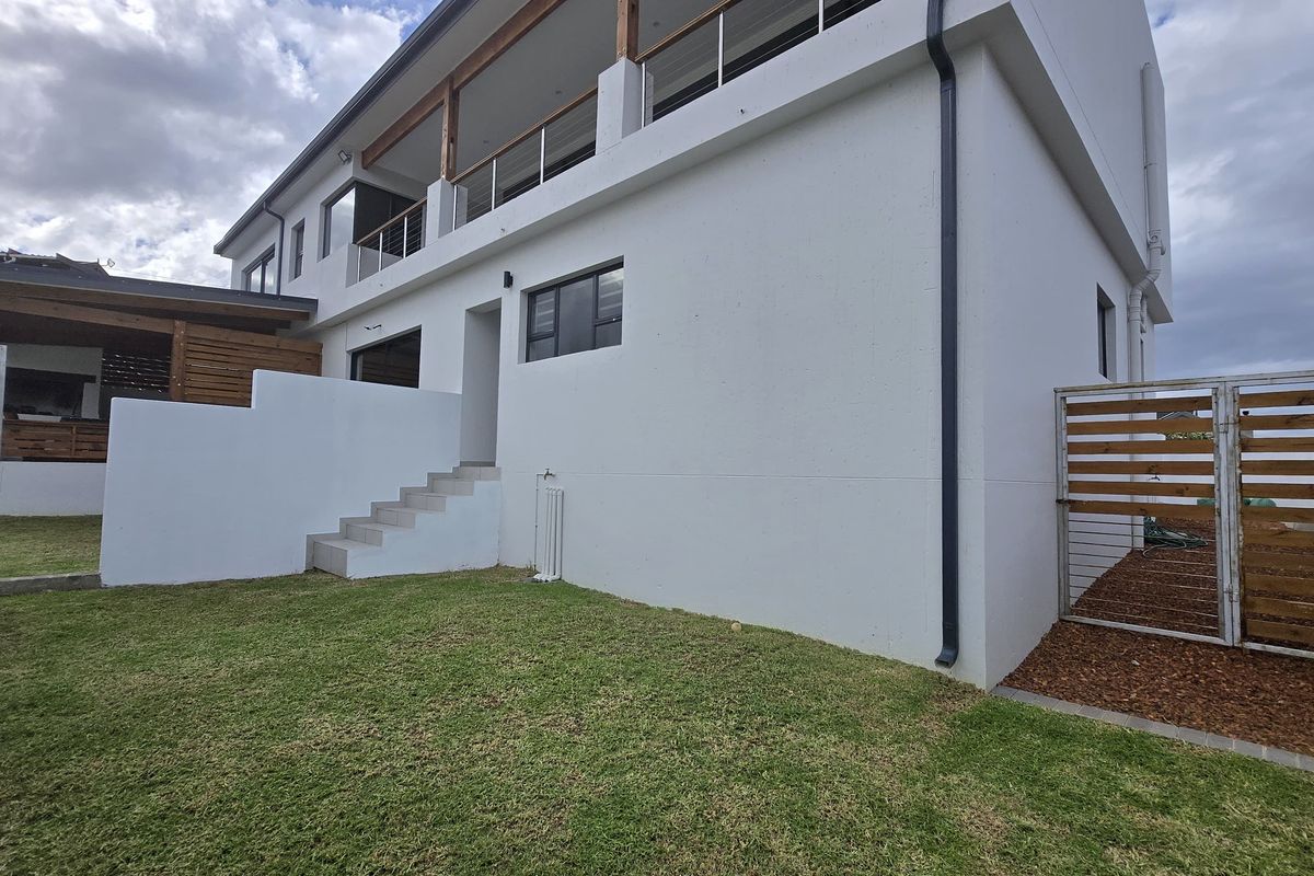 New Listing - Photo 4