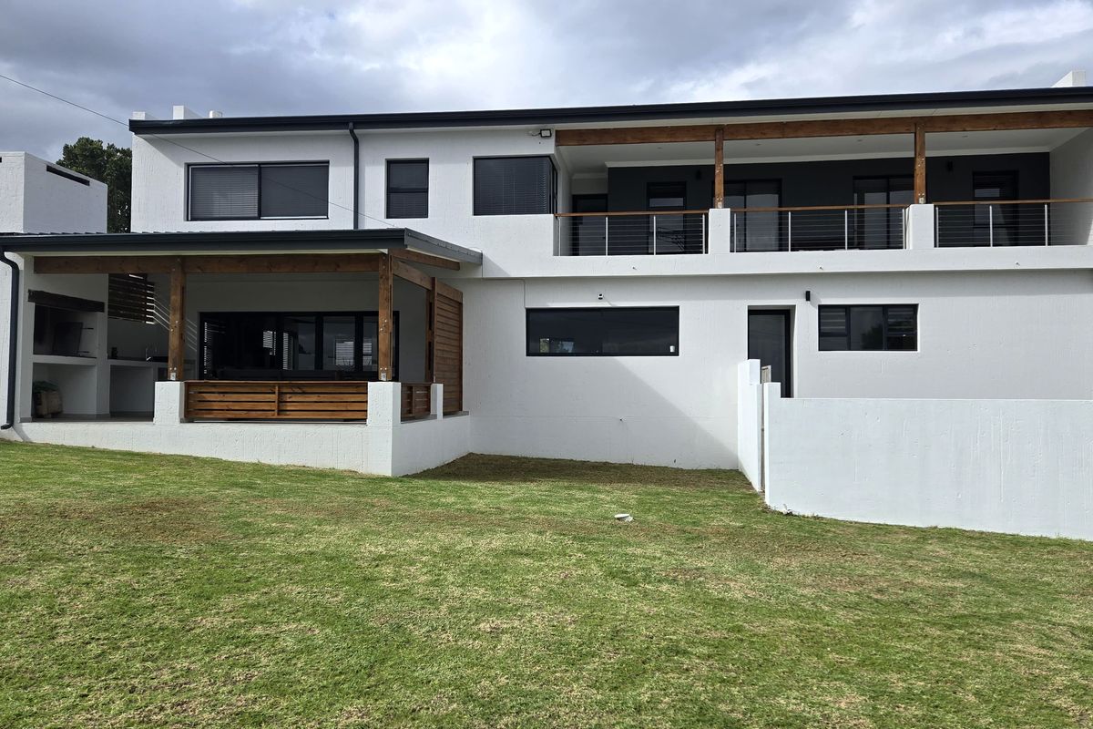 New Listing - Photo 3