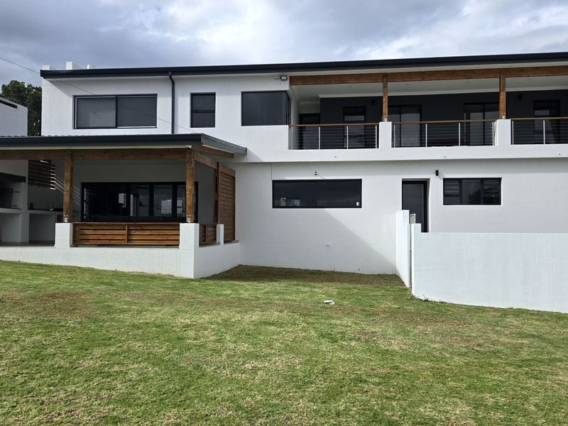 New Listing - Photo 3